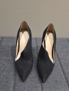 Zara Modern Black Pointed Suede Heels